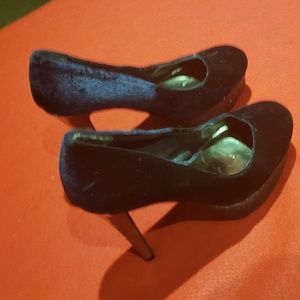 Ladies suede Guess shoes size 6.5